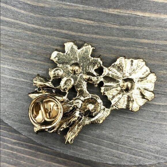 Vintage Floral Rhinestone Brooch - Picture 5 of 7